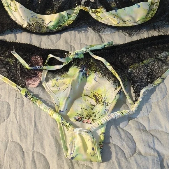 Victoria's Secret Designer Collection Fantasy Island Silk Lace Sexy 2 Piece Set - Picture 5 of 12